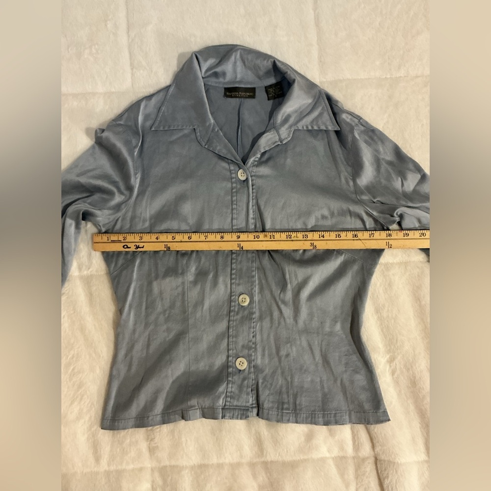 Banana Republic Women's Blue Button-Up Shirt - Picture 5 of 6